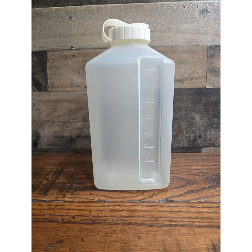 VTG Rubbermaid 2-quart 64 oz‎ Servin Saver Drink/Beverage Pitcher/Bottle